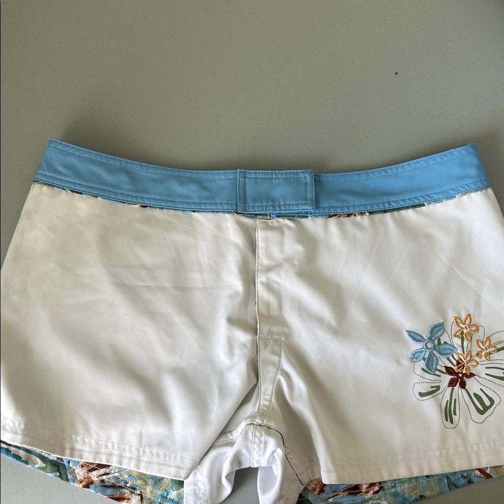 Crazy Shirts reversible board shorts. Sz M-L. Great condition. - Picture 3 of 6